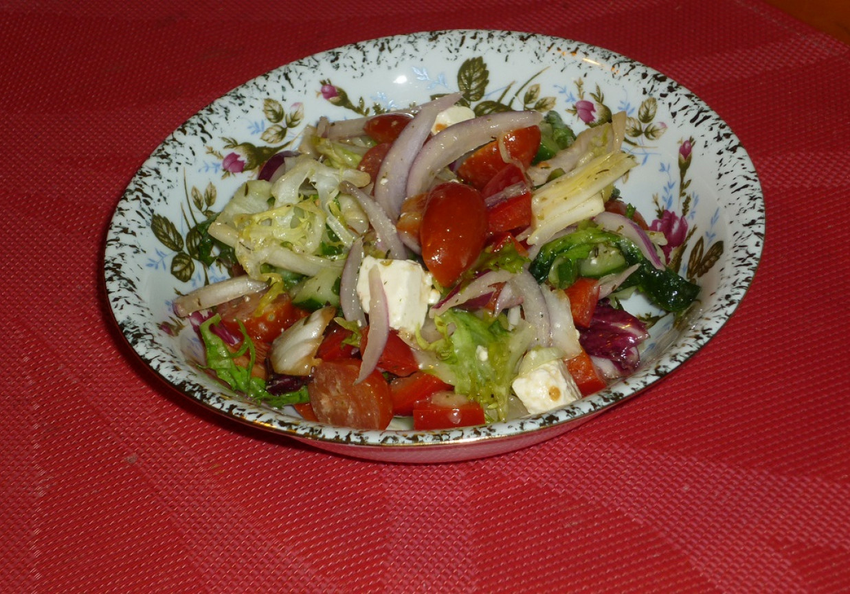 Mix sałat w sosie greckim foto
