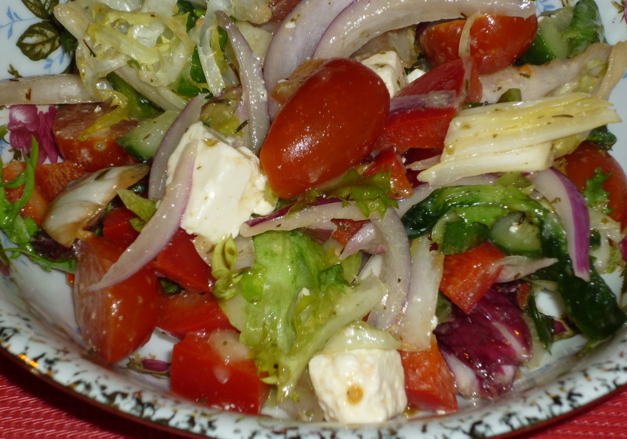 Mix sałat w sosie greckim foto