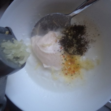 Krok 3 - Mix sałat z papryką, ogórkiem i żółtym serem :) foto
