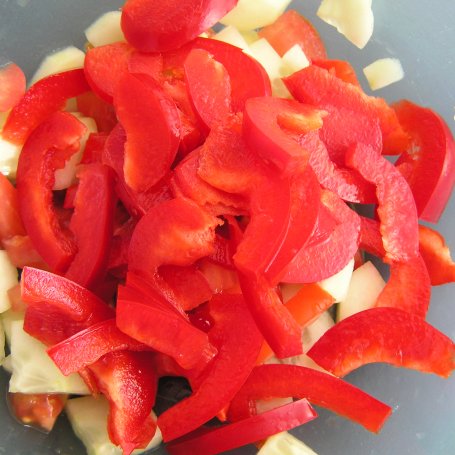 Krok 2 - Mix sałat z suszonymi pomidorami i serem solankowym. foto