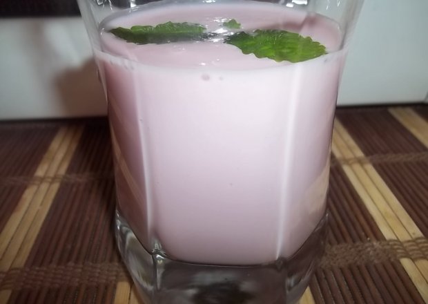 Fotografia przedstawiająca Mleczko malinowo-jogurtowe