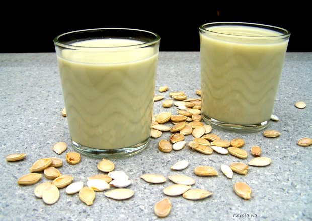 Fotografia przedstawiająca mleczko ze świeżych pestek dyni