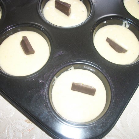Krok 3 - Mleczne muffiny z czekoladą foto