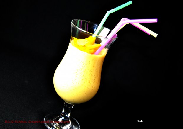 Fotografia przedstawiająca Mleczny napój z mango