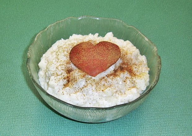 Fotografia przedstawiająca Mleczny ryż z kokosem i jabłkami