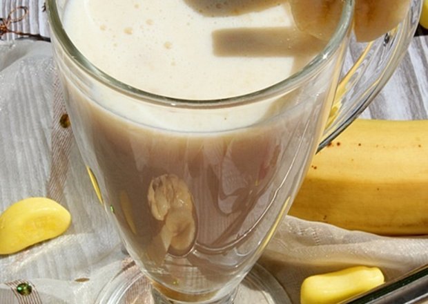 Fotografia przedstawiająca Mleczny shake bananowo-waniliowy