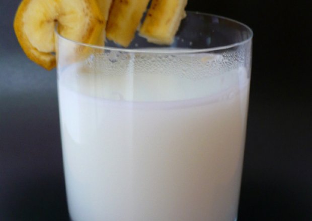 Fotografia przedstawiająca mleko bananowe