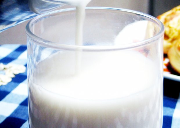 Fotografia przedstawiająca mleko owsiane