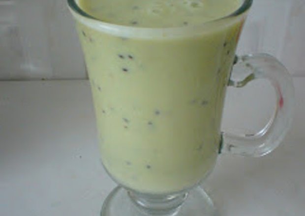 Fotografia przedstawiająca Mleko sojowe z kiwi