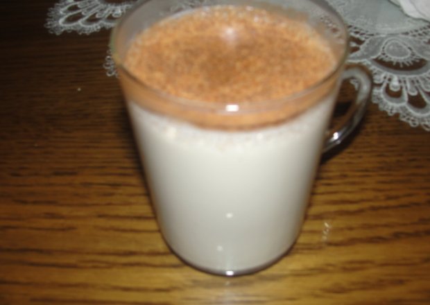 Fotografia przedstawiająca Mleko z cynamonem