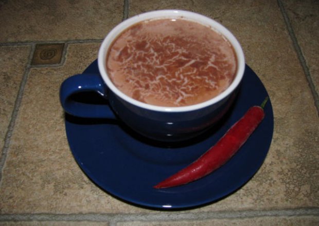 Fotografia przedstawiająca Mleko z czekoladą chili