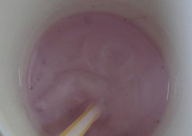 Fotografia przedstawiająca Mleko z sokiem owocowym