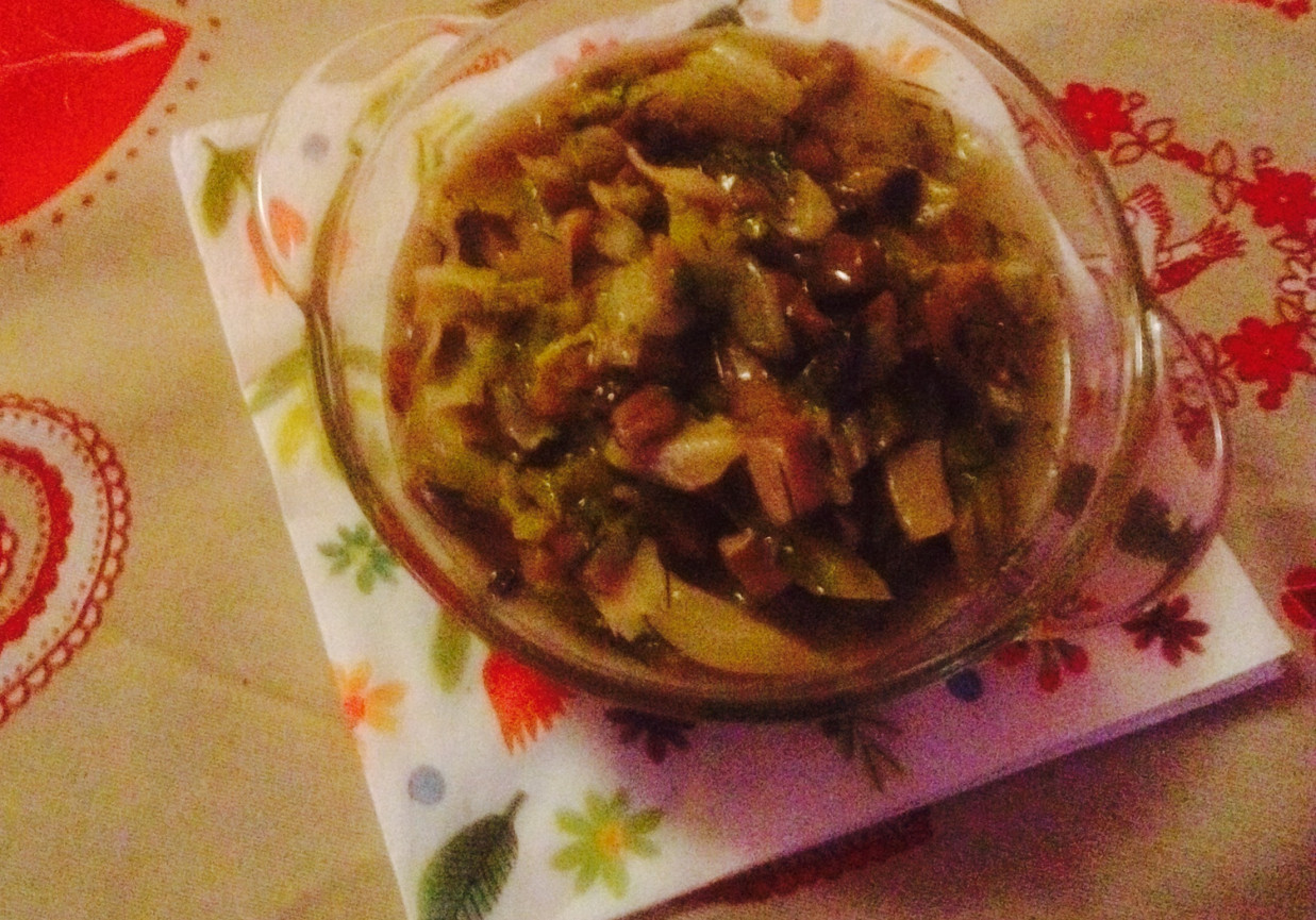 Młoda kapsuta z pieczarkami foto