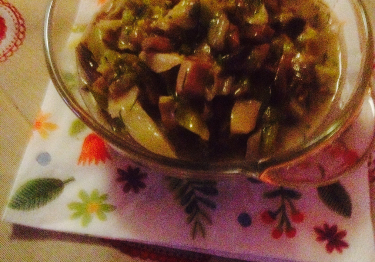 Młoda kapsuta z pieczarkami foto