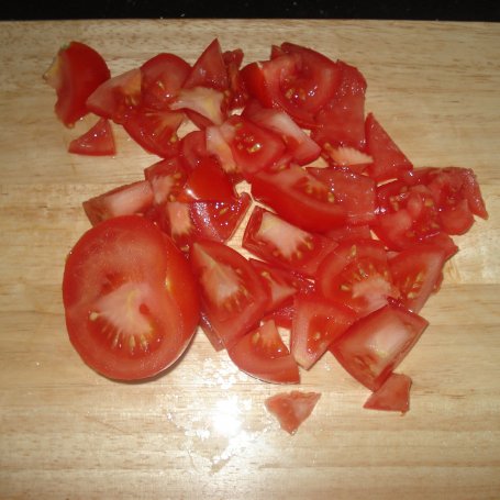 Krok 2 - Młoda kapusta z pomidorami foto