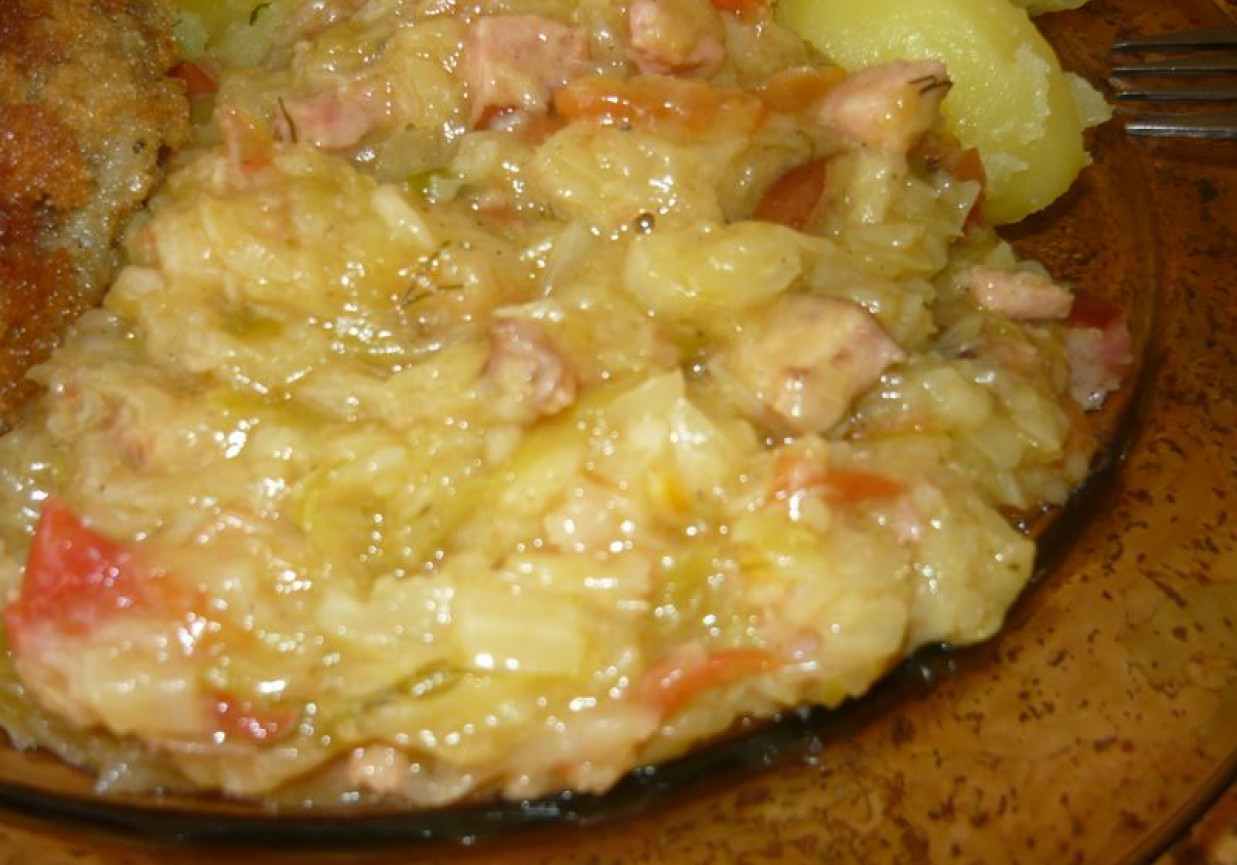 Młoda kapusta z pomidorami DoradcaSmaku.pl