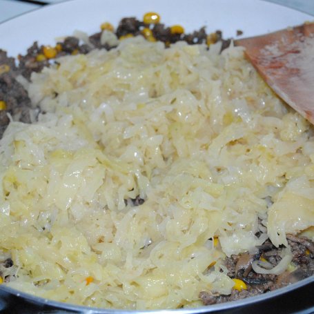Krok 4 - Młoda kapusta z wołowiną foto