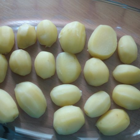 Krok 3 - Młoda kapusta zapiekana z kiełbasą i ziemniakami foto