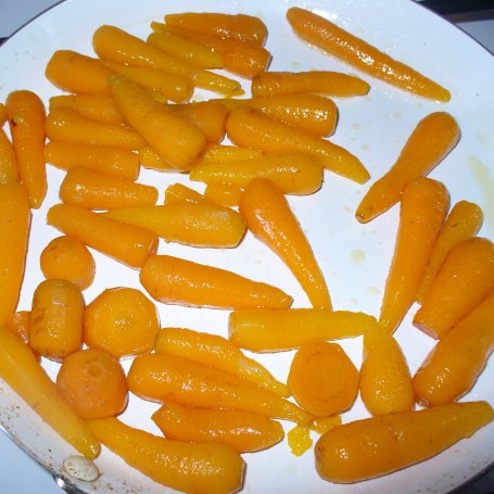 Krok 3 - Młoda marchewka  podana z ziemniakami  foto