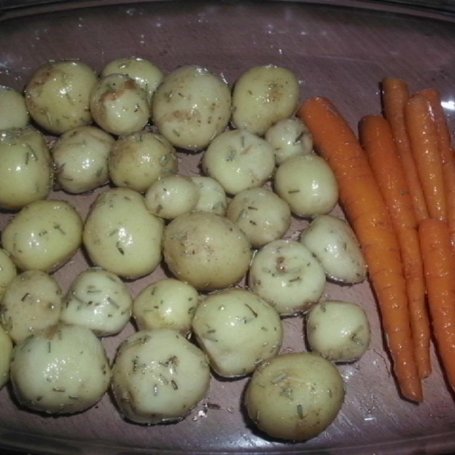 Krok 2 - Młode warzywa z piekarnika z sosem jogurtowo-ziołowym foto