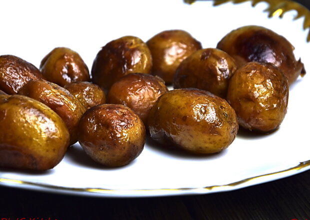 Fotografia przedstawiająca Młode ziemniaki gotowane w dashi