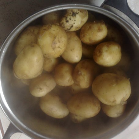 Krok 2 - młode ziemniaki pieczone z rozmarynem foto