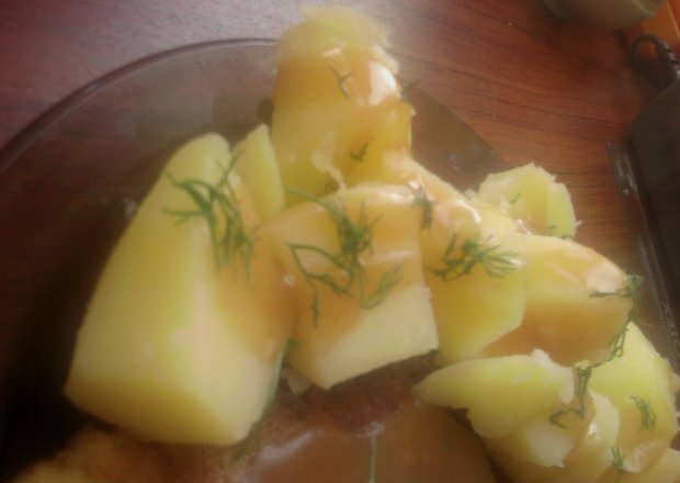 Fotografia przedstawiająca Młode ziemniaki w sosie