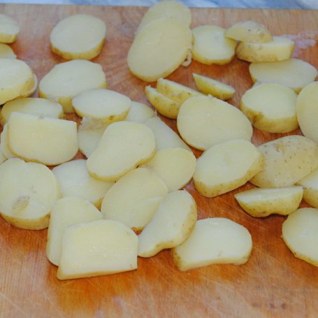 Krok 1 - Młode ziemniaki z ogórkiem foto