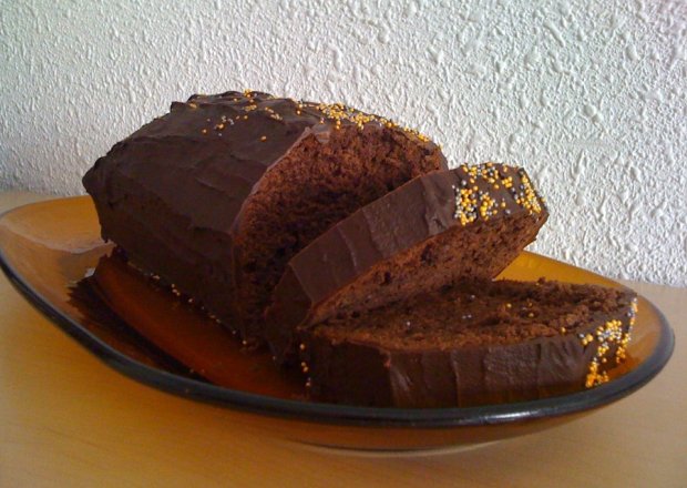 Fotografia przedstawiająca Mocno czekoladowe ciasto cukiniowe