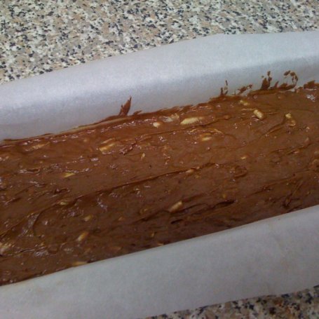 Krok 4 - Mocno czekoladowe ciasto cukiniowe foto