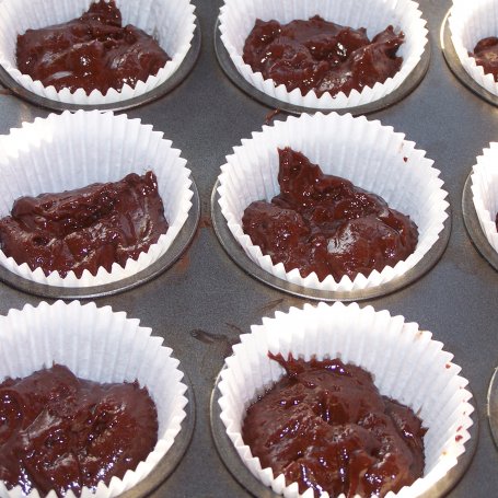 Krok 5 - Mocno czekoladowe, czyli muffinki wiśniowe :) foto
