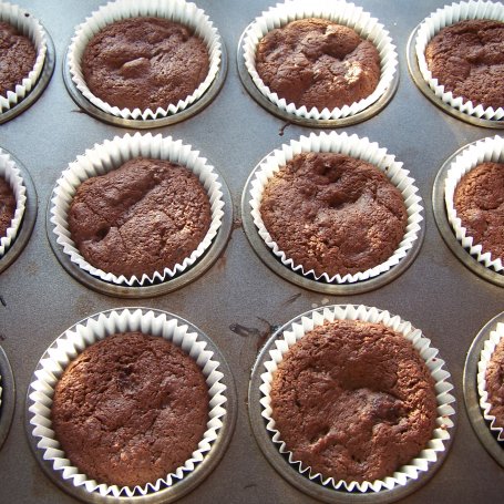 Krok 6 - Mocno czekoladowe, czyli muffinki wiśniowe :) foto