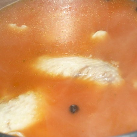 Krok 4 - Mocno czosknowa zupa pomidorowa z makaronem  foto