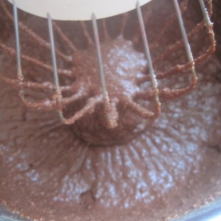 Krok 2 - Mocno kakaowe ciasto z kremem ananasowym i ananasami﻿ foto