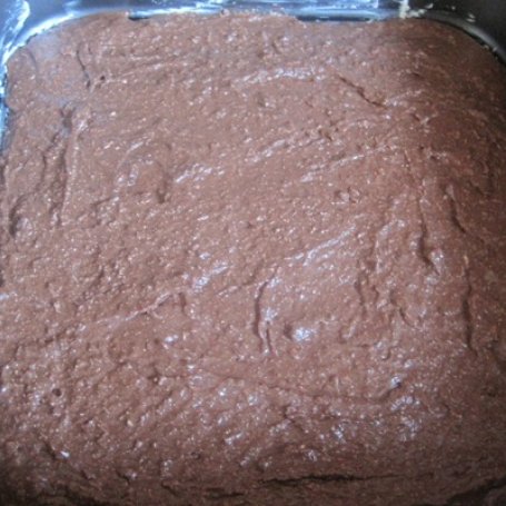 Krok 3 - Mocno kakaowe ciasto z kremem ananasowym i ananasami﻿ foto