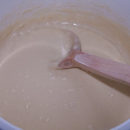 Krok 4 - Mocno mleczne, czyli racuchy z truskawkami :) foto