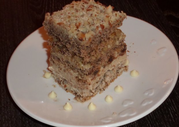 Fotografia przedstawiająca Mocno orzechowe ciasto