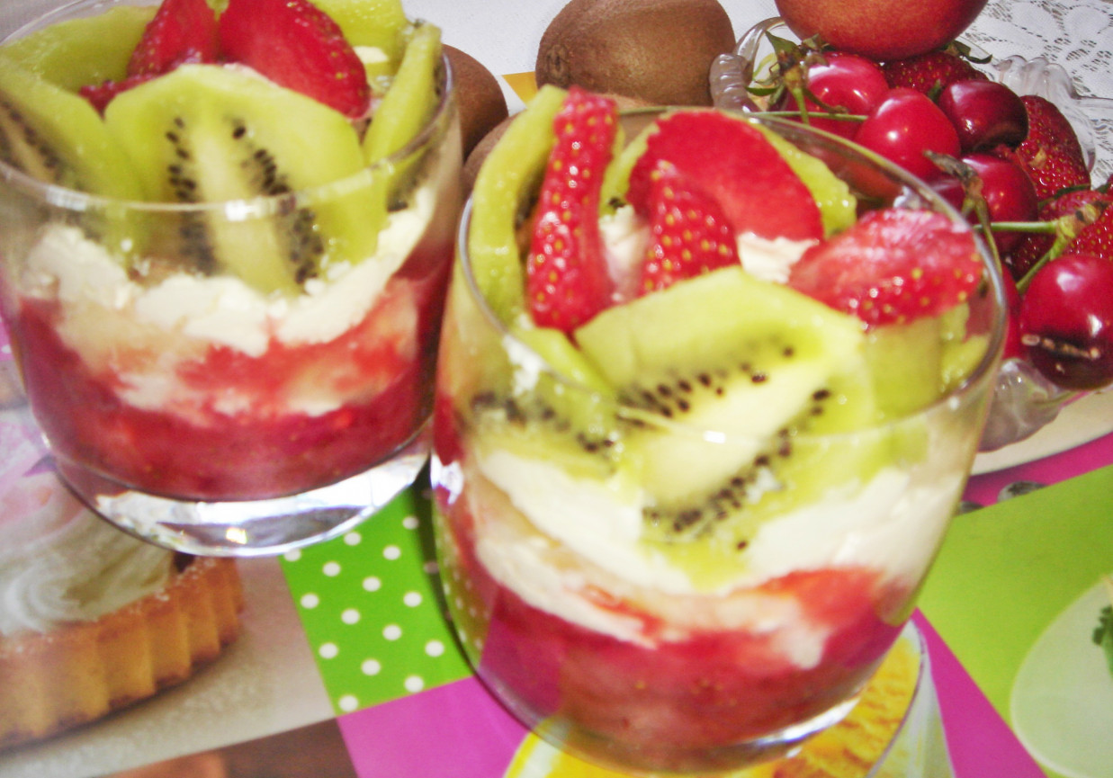 Mocno owocowy deser z serkiem mascarpone (bez cukru) foto