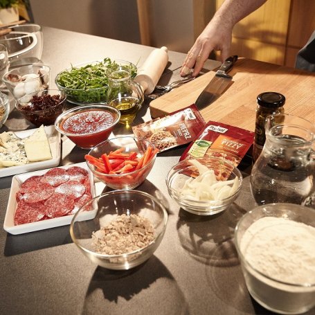 Krok 1 - Mój przepis na…: Pizza z pieczarkami, salami i serem pleśniowym, odc. 37 foto