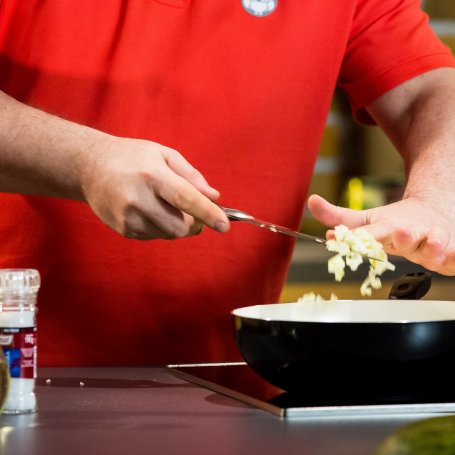 Krok 3 - Mój przepis na…: Zapiekany halibut w sosie chrzanowym, odc. 25 foto