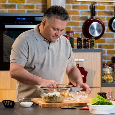 Krok 3 - Mój przepis na...: Pieczone gołąbki z kaszą pęczak, odc. 8 foto