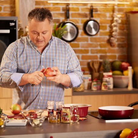 Krok 2 - Mój przepis na...: Piersi z kurczaka pod jabłkami i bundzem, odc. 12 foto