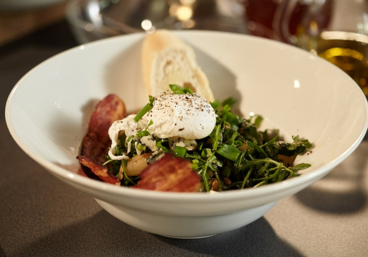 Mój przepis na...: Rukola z jajkiem, gruszką i chipsami bekonowymi, odc. 14 foto