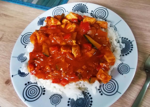 Fotografia przedstawiająca Mój szybki sos mięsno- warzywny do ryżu.