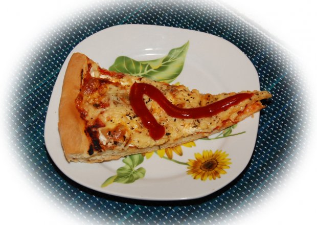Fotografia przedstawiająca Moja pizza "cztery sery"