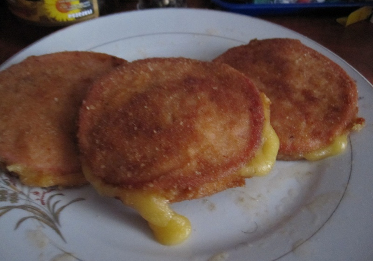 Mortadela z serem foto