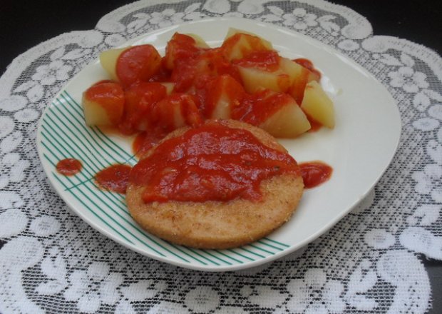 Fotografia przedstawiająca Mortadela z sosem pomidorowym.