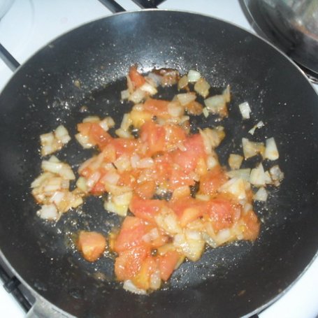 Krok 7 - Mortadela z sosem pomidorowym. foto