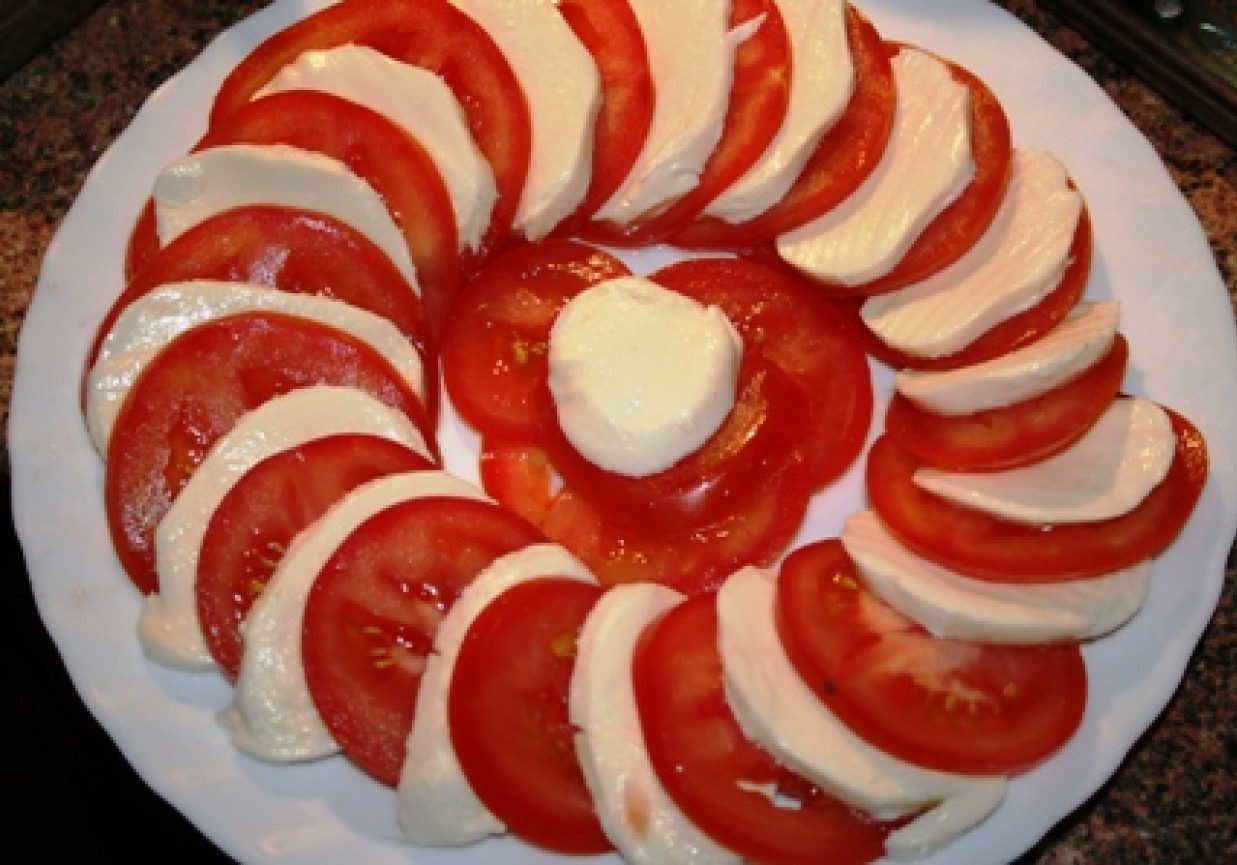 Mozarlla z pomidorami foto