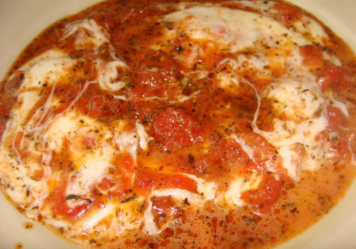 mozzarella w pomidorach foto